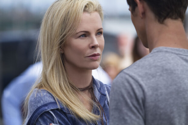 Kim Basinger appears in a thoughtful conversation with a man outdoors, 2K PC Wallpaper