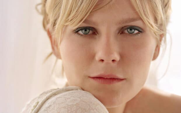 A close up portrait of Kirsten Dunst showing her clear eyes and natural look, HD Desktop Wallpaper