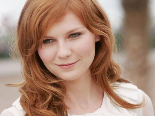A close up portrait of Kirsten Dunst smiling softly, HD Desktop Wallpaper