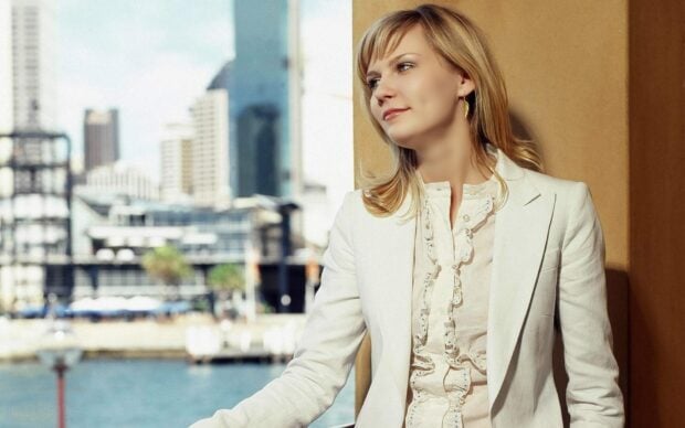 A woman in white blazer looking thoughtfully by the waterfront, HD Desktop Wallpaper