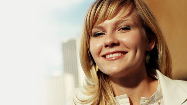 Kirsten Dunst wallpapers showing a close up of her smiling face with a blurred background, HD Desktop Wallpaper