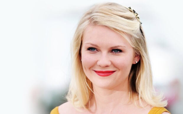 Kirsten Dunst wallpapers feature a close up of her smiling with blonde hair, 2K Desktop Wallpaper