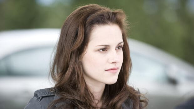 Kristen Stewart as Bella looking thoughtful in a calm outdoor setting, 4K Desktop Wallpaper