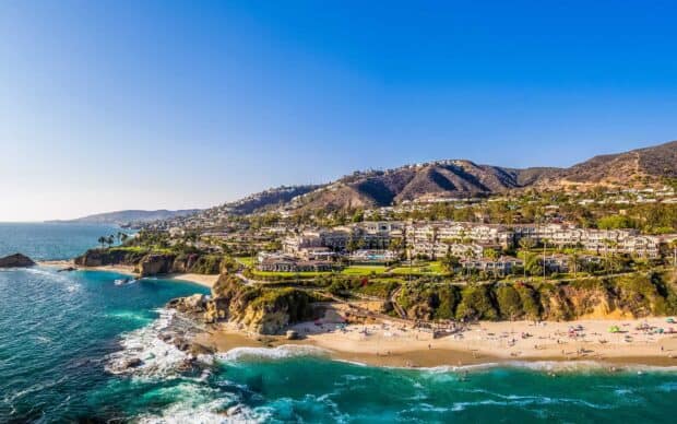 A beautiful coastal view of Laguna Beach with blue waters and hills, HD Desktop Wallpaper