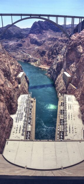 Lake Mead dam captures water flowing through the canyon under a clear blue sky, HD Mobile Wallpaper