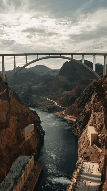 Lake Mead features a river flowing under a bridge surrounded by rocky mountains, HD Mobile Wallpaper