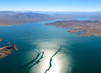 The aerial view shows the vast expanse of Lake Mead surrounded by desert mountains, Lake Mead Wallpapers, 2K Desktop Wallpaper