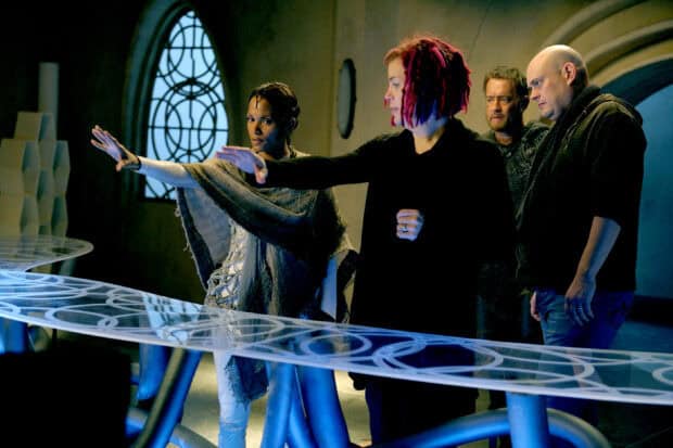 Lana Wachowski directing a scene with cast members in a sci fi setting, 2K Desktop Wallpaper