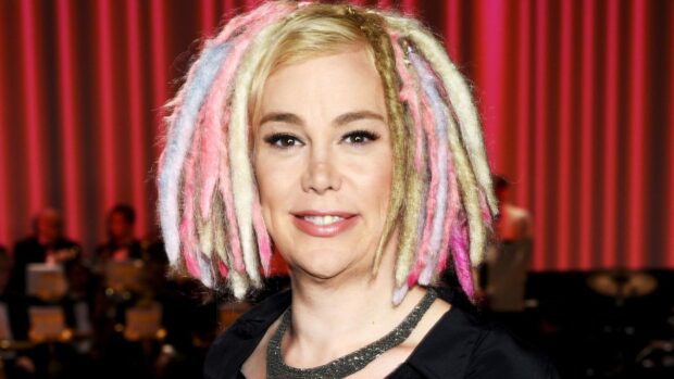 Lana Wachowski smiles with her colorful dreadlocks at an event, HD Desktop Wallpaper
