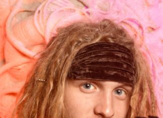 A close up of Layne Staley wearing a headband and gloves with detailed dreadlocks, HD Mobile Wallpaper