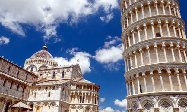 The Tower of Pisa stands next to the beautiful cathedral under blue sky, HD Desktop Wallpaper