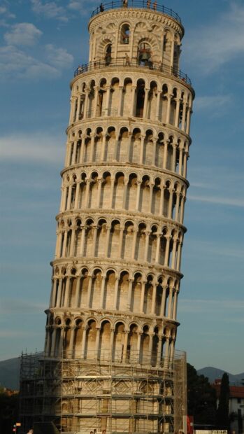 The Leaning Tower of Pisa stands tilted against the blue sky, HD Mobile Wallpaper