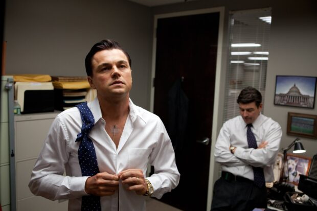 Leonardo DiCaprio preparing in a tense office scene from The Wolf Of Wall Street, HD Desktop Wallpaper