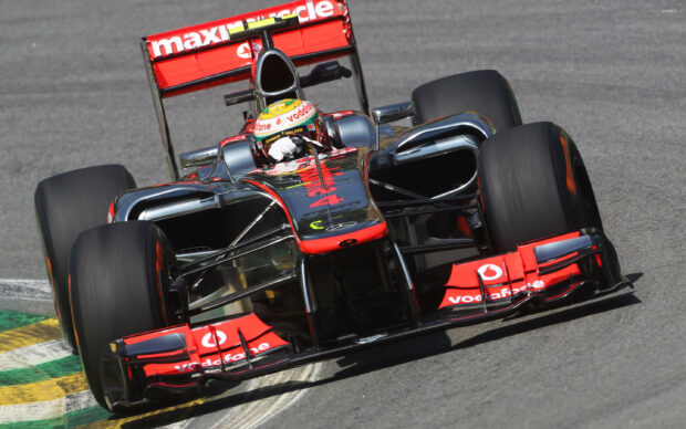 Lewis Hamilton competes in a high speed race driving his Formula 1 car on the track, 2K Desktop Wallpaper