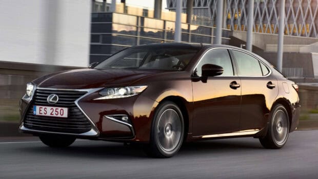 A maroon Lexus ES drives smoothly past modern architecture, 4K Desktop Wallpaper