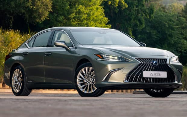 A sleek Lexus Es 300h hybrid car parked near green trees, HD Desktop Wallpaper