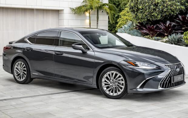 A gray Lexus Es 300h parked outdoors near a modern wall and plants, HD Desktop Wallpaper