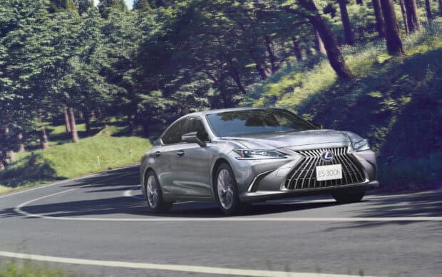 A silver Lexus Es drives along a winding forest road surrounded by trees, HD Desktop Wallpaper