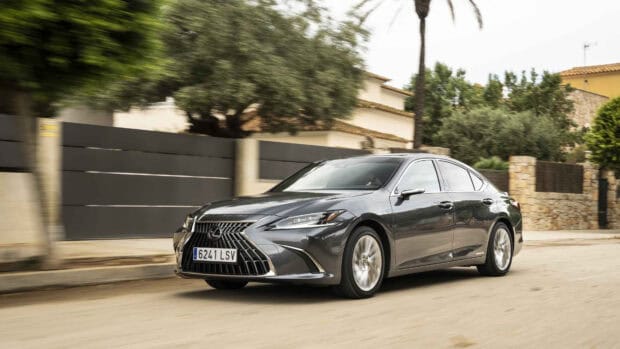 A sleek Lexus Es drives past residential homes on a sunny day, 4K Desktop Wallpaper