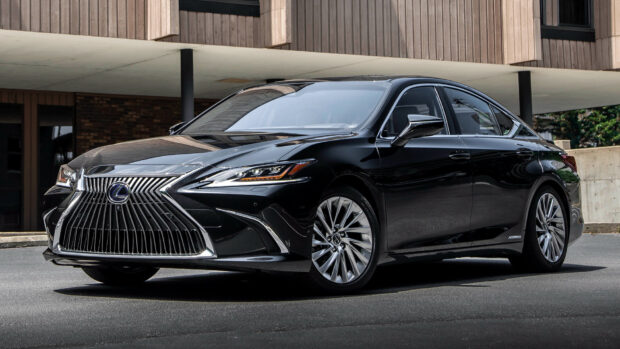 A black Lexus Es hybrid car parked near a modern building exterior, HD Desktop Wallpaper