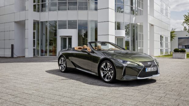 A sleek Lexus LC luxury convertible car parked outside a modern building, 4K Desktop Wallpaper