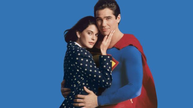 Lois and Clark embracing with blue background in Lois And Clark The New Adventures Of Superman, HD Desktop Wallpaper