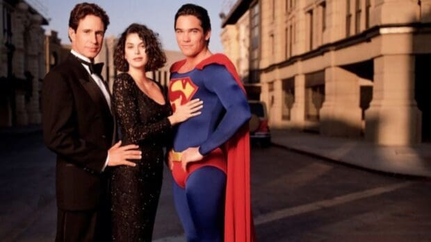 The characters from Lois and Clark the new adventures of Superman stand outside, HD Desktop Wallpaper