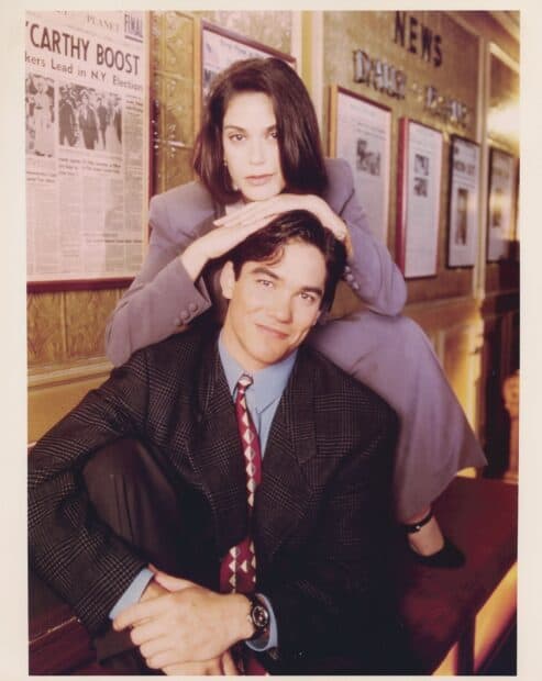 The cast of Lois And Clark The New Adventures Of Superman poses inside a newsroom setting, 2K Desktop Wallpaper