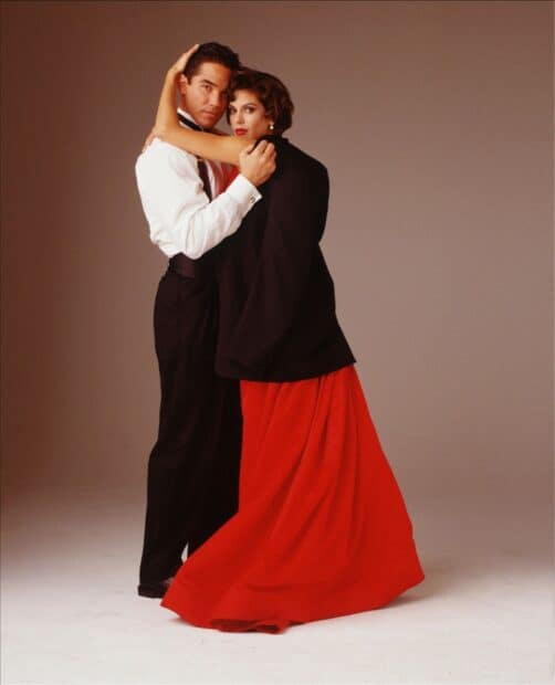 A man and woman embrace in a classic pose from Lois And Clark The New Adventures Of Superman, HD Mobile Wallpaper