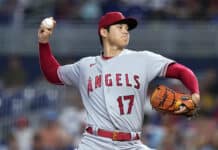 A Los Angeles Angels player is pitching during a baseball game, 2K Desktop Wallpaper (1)