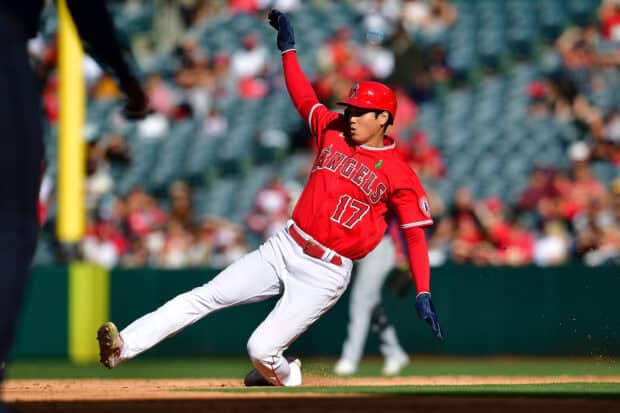 A Los Angeles Angels player is sliding on the baseball field during a game, 2K Desktop Wallpaper