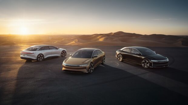 Three Lucid Motors cars parked near desert dunes at sunset, 4K Desktop Wallpaper