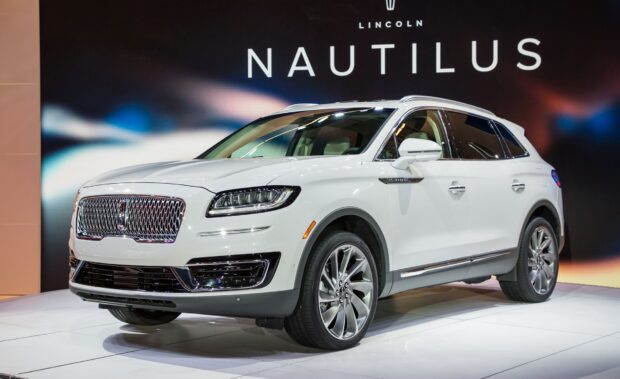 A white Lincoln Nautilus is displayed with sleek front grille and modern headlights, HD Desktop Wallpaper