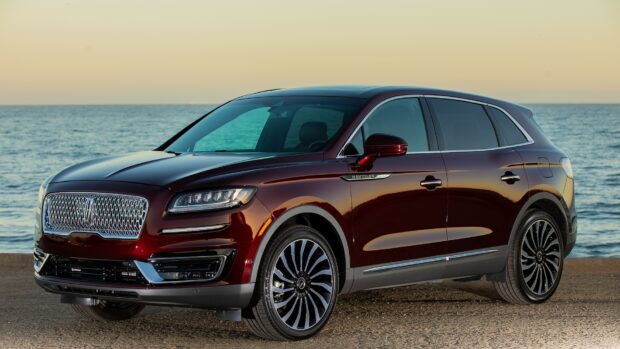 A maroon Lincoln Nautilus is parked near the ocean during sunset, HD Desktop Wallpaper