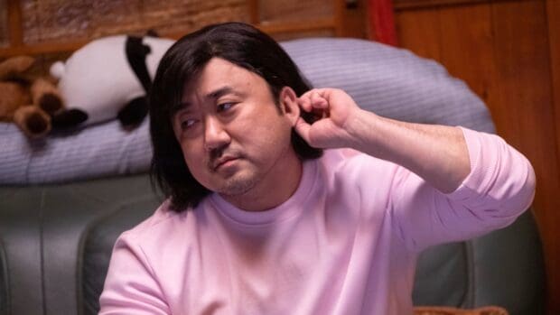 Ma Dong Seok is sitting in a relaxed pose wearing a pink sweater indoors, HD Desktop Wallpaper