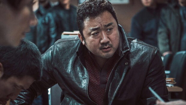 Ma Dong Seok is wearing a leather jacket and looking seriously at someone, 2K Desktop Wallpaper