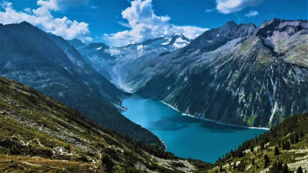A beautiful Norwegian fjords landscape with blue water and towering mountains, HD Desktop Wallpaper