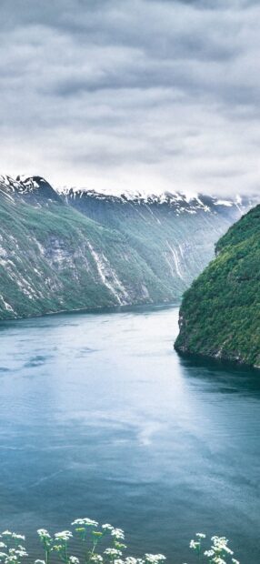 The Norwegian fjords show stunning cliffs and calm blue water under a cloudy sky, HD Phone Wallpaper
