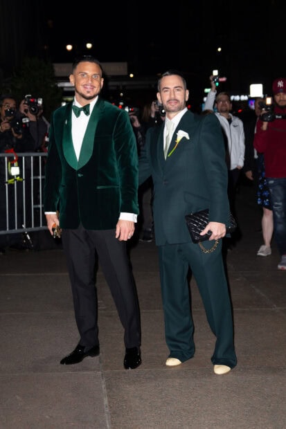 Marc Jacobs in a dark green suit posing with a friend at a nighttime event, HD Mobile Wallpaper