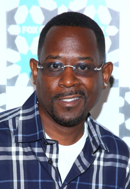 Martin Lawrence smiles wearing glasses and a plaid shirt, 2K Desktop Wallpaper