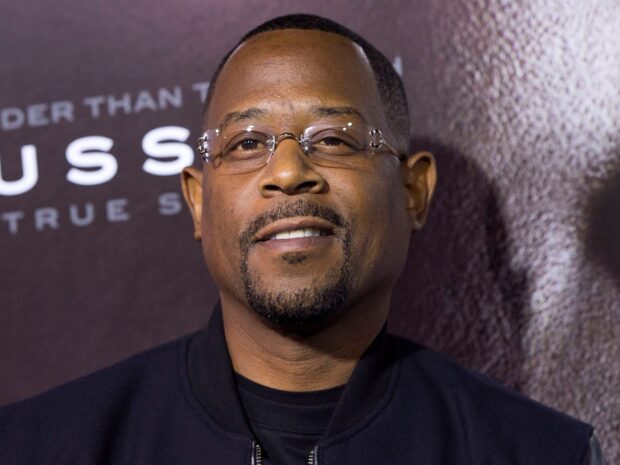 Martin Lawrence smiles at a public event in a black jacket, HD Desktop Wallpaper
