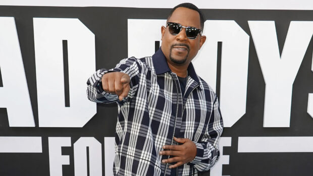 Martin Lawrence is wearing sunglasses and a plaid jacket while posing at an event, HD Desktop Wallpaper