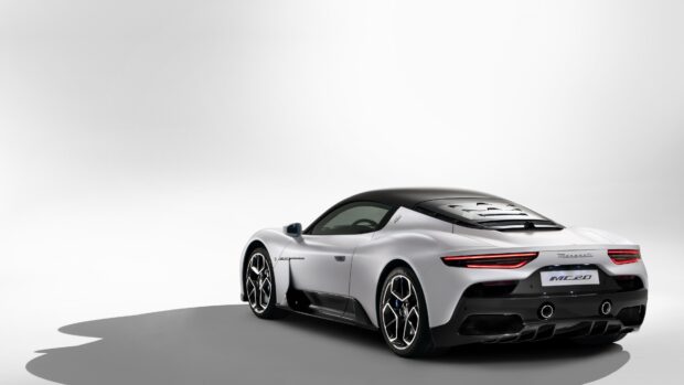 A silver Maserati MC20 sports car is displayed in a studio with a white background, 4K Desktop Wallpaper