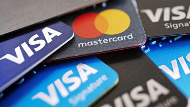 A close up of Mastercard and Visa credit cards stacked together, 2K Desktop Wallpaper