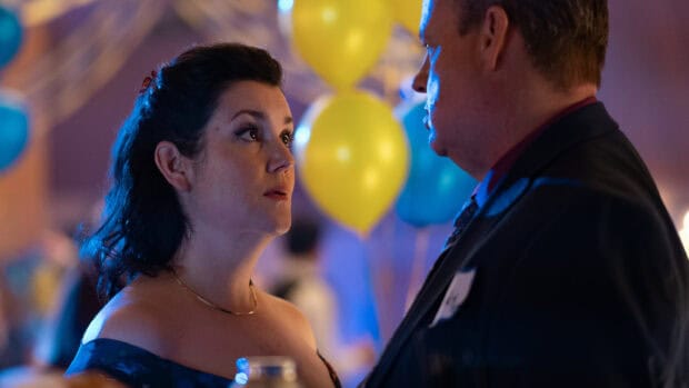 Melanie Lynskey is having an intense conversation with a man at a party with colorful balloons, 2K Desktop Wallpaper
