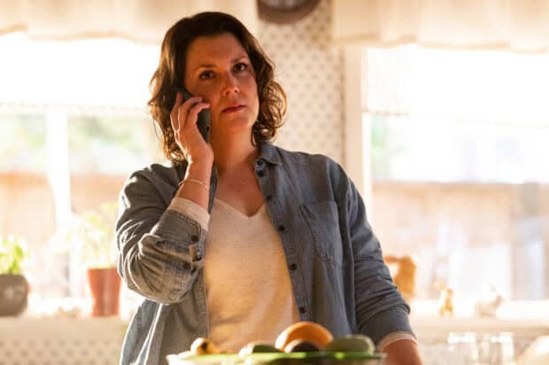 Melanie Lynskey is standing in a kitchen talking on the phone in this scene, HD Desktop Wallpaper