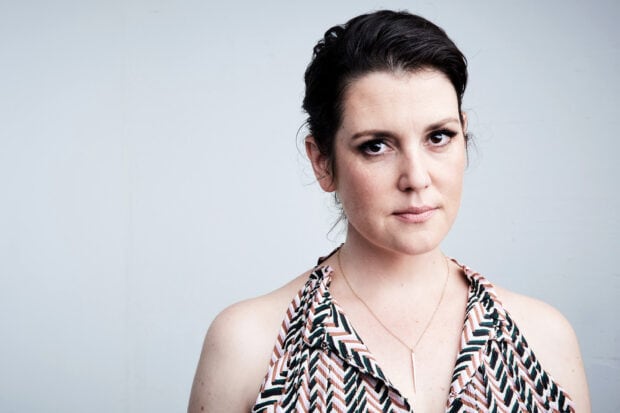 Melanie Lynskey is wearing a patterned dress and a necklace in this close up portrait, HD Desktop Wallpaper
