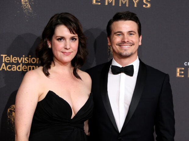 Melanie Lynskey Wallpapers shows the actress posing at the Television Academy event, HD Desktop Wallpaper