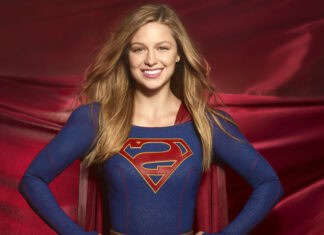 Melissa Benoist as Supergirl standing with hands on hips wearing the iconic costume, 2K Desktop Wallpaper