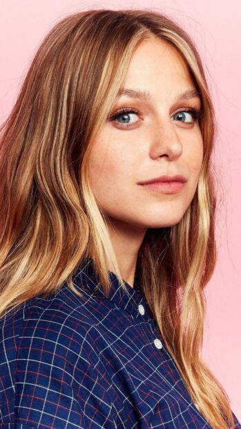 Melissa Benoist looks at the camera with soft makeup and loose hair, 4K Mobile Wallpaper